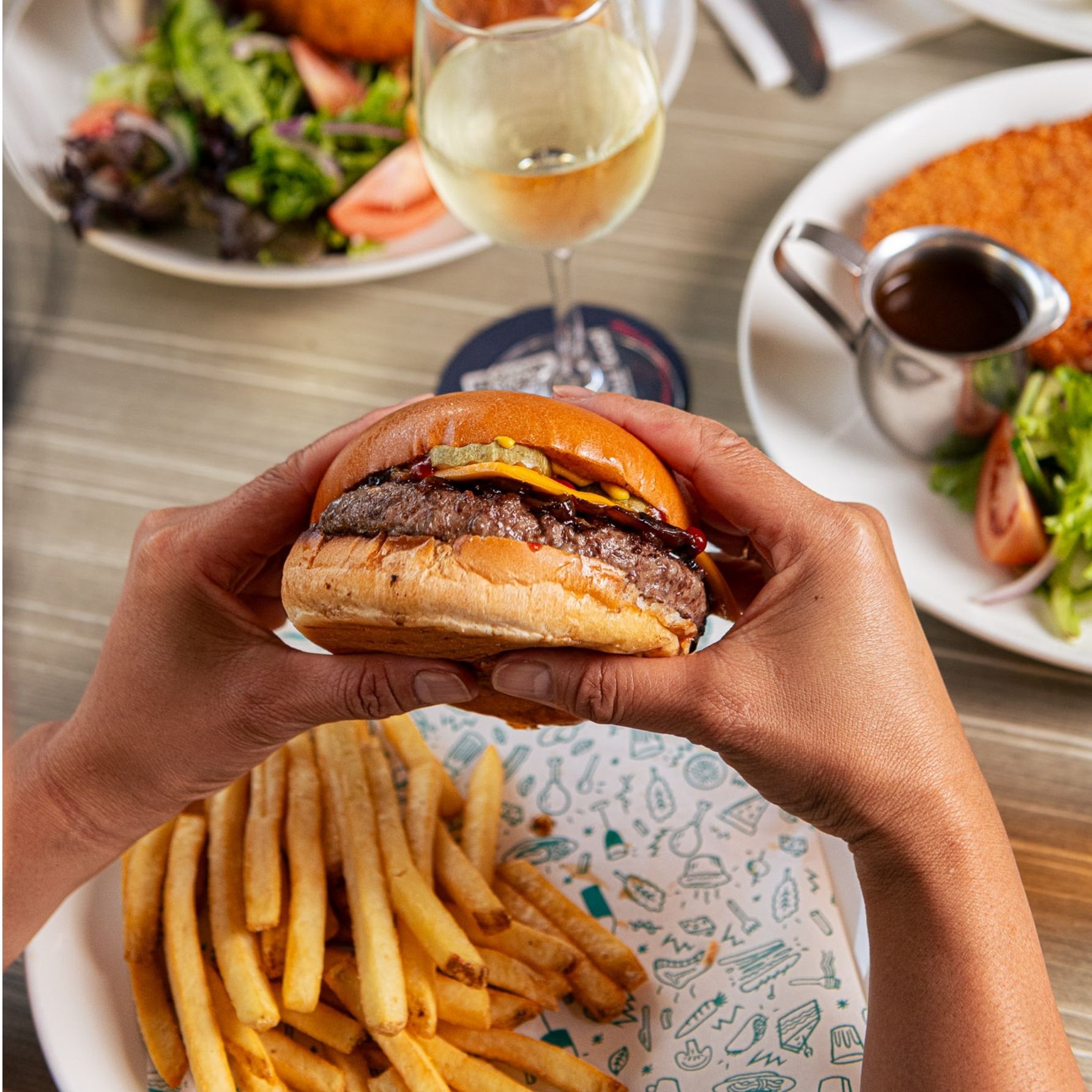 CLASSIC CHEESEBURGER
